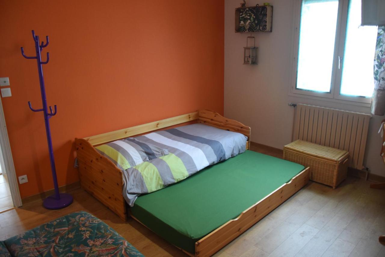 Au Gue Du Bois Bed and Breakfast Neuville-du-Poitou Exteriör bild